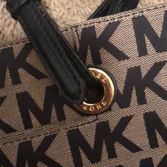 Michael Kors Handbag - Picture 4 of 10